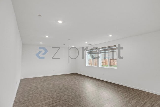 Photo - 3284 Oak Trl Dr