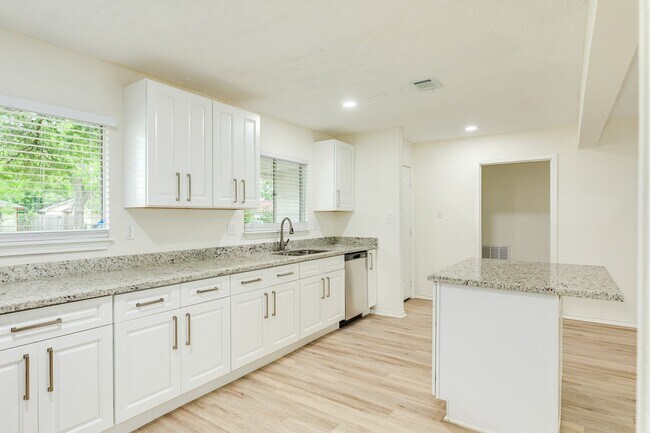 Photo - 408 Gardenia St