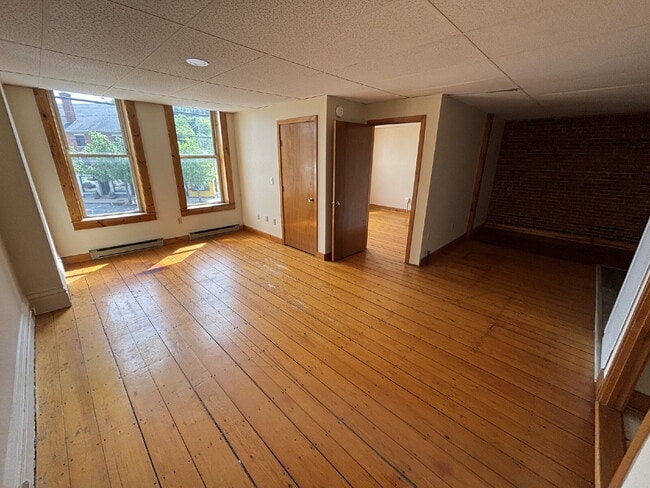Building Photo - Sun-Drenched & Spacious 1BR Apartment in South Berwick Unit Apt 203