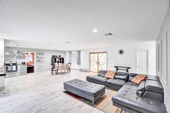 Photo - 17000 NW 18th Ave