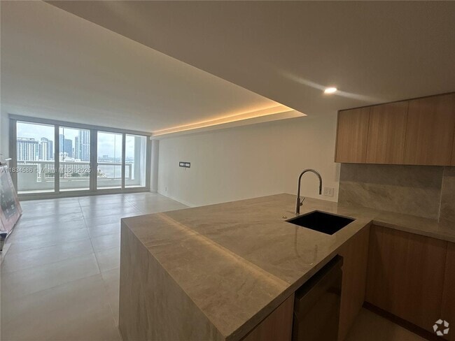 Building Photo - 1717 N Bayshore Dr Unit A-2539 Rental