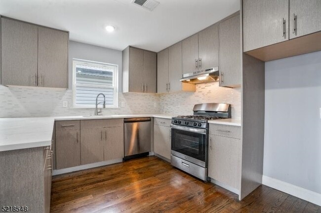 Photo - 414 S 16th St