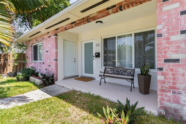 Building Photo - 22 SE 13th Terrace Unit 2