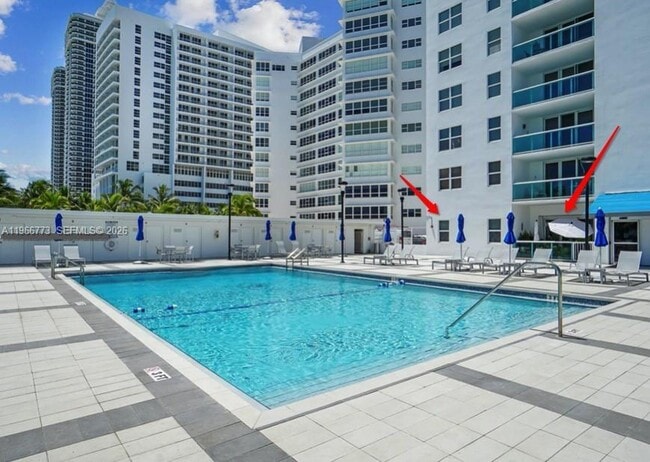 Building Photo - 5001 Collins Ave Unit 1K