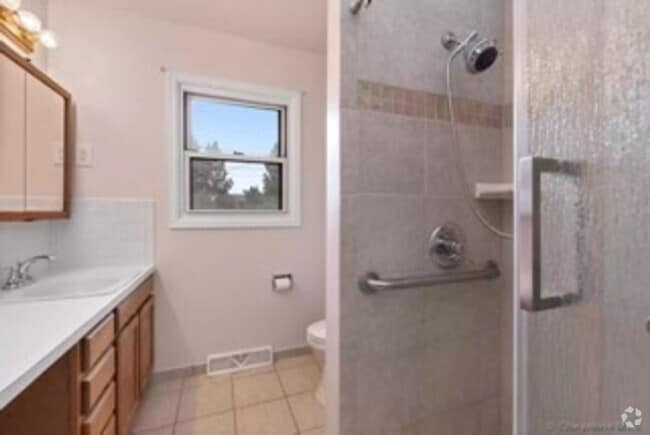 Building Photo - MUST SEE 4 BEDROOM 2 BATHROOM HOUSE NORTH ...