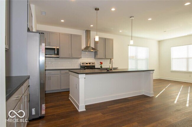 Photo - 1037 W 18th St