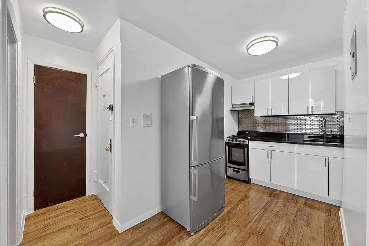 Photo - 222 W 10th St Unit 4B