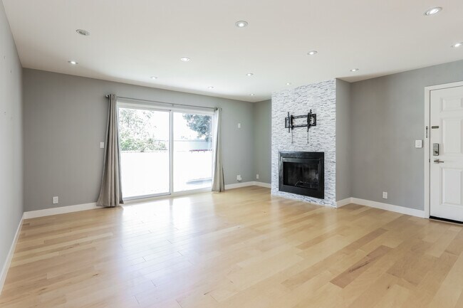 Photo - 44 Lodato Ave Unit 212