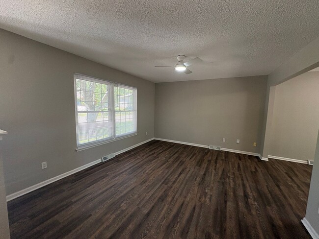Photo - 3 Bedroom 2 Bathroom Available Now! Blue Springs, MO!!