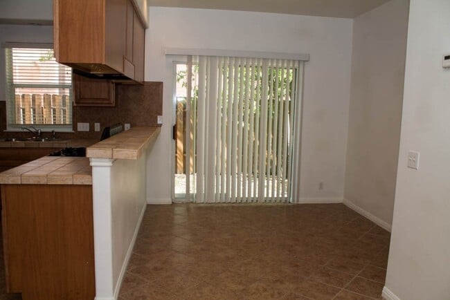 Photo - 1904 W 42nd St Unidad B