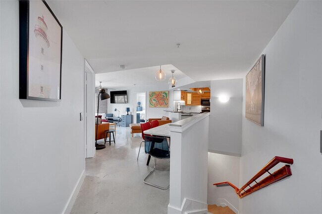 Photo - 2021 SE 10th Ave Unit 205