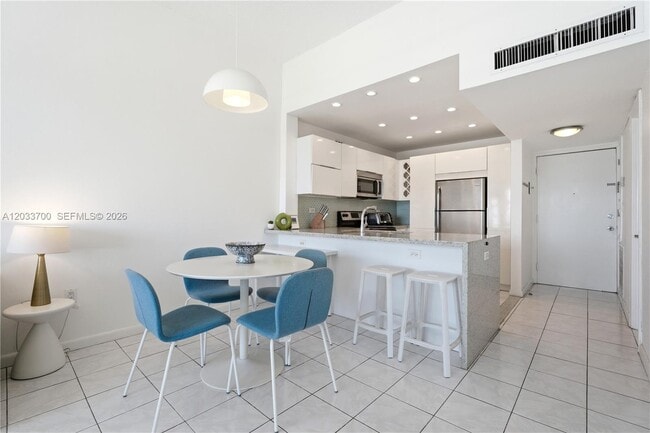 Photo - 1020 Meridian Ave Unidad 902