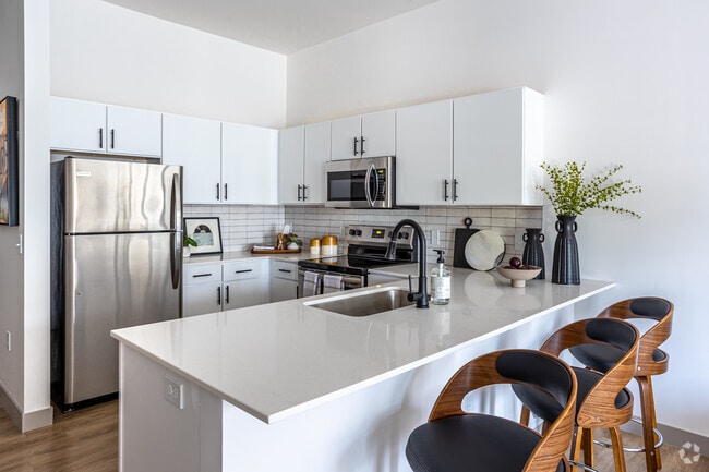 1BR, 1BA - 727 SF