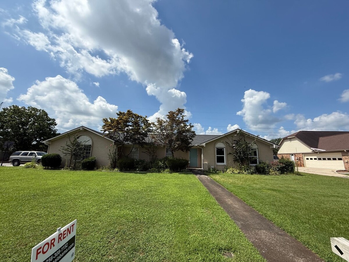 Four Bedroom - Two Bath Property Available... - Four Bedroom - Two Bath Property Available... Casa