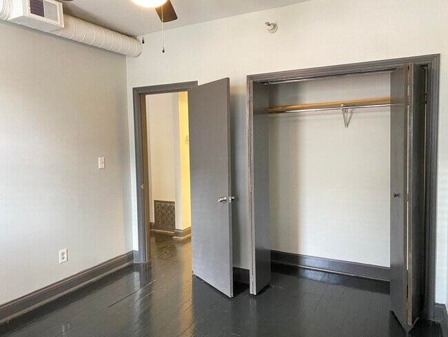 Photo - 153 N Limestone Unit 4