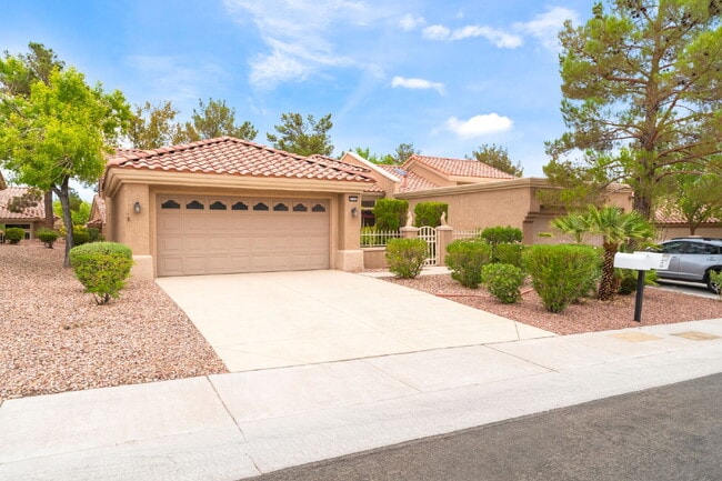 Photo - Sun City Summerlin 2 bedroom and 2 bathroom in a 55 and older Neighborhood