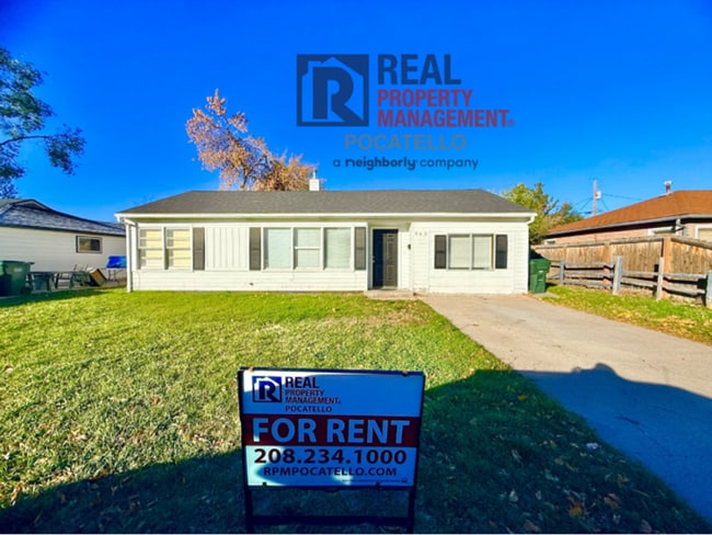 Building Photo - 5 bed 1.5 bath house - Pet Friendly