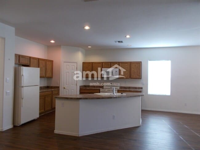 Photo - 11621 W Lincoln St
