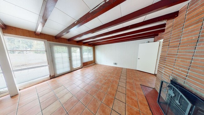 Photo - Large House!! Quick walk to campus!!