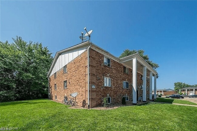 Photo - 676 S Shore Ct