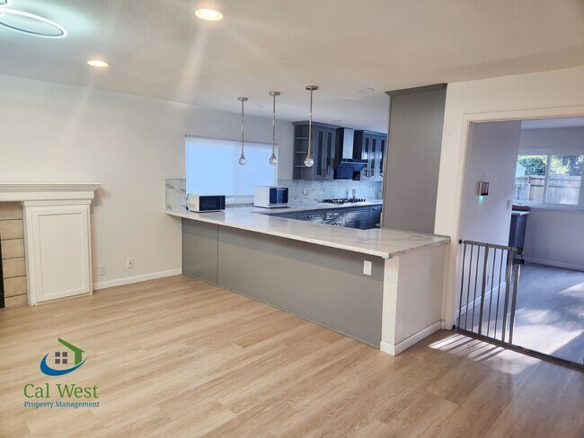 Photo - $4995 - Beautiful & Modern 4Br/3Ba Gilroy Home