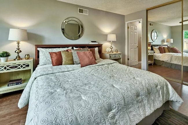 Photo - 313 Oakberry Way