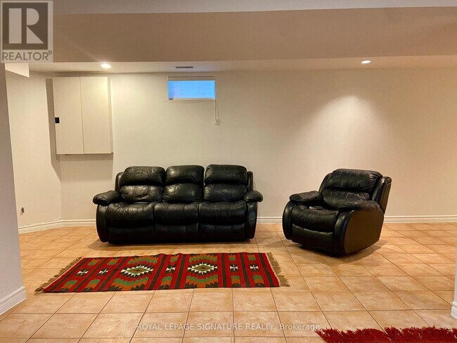 Photo - 194 Nahani Way