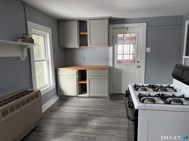 Photo - 139 N Main St