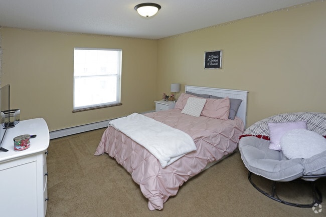 2BR, 1BA - 1,163 SF