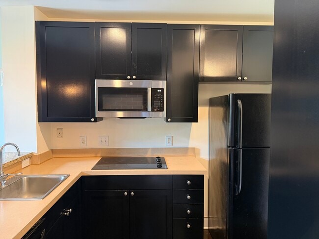 710 W Trade St Unit Gateway Loft #302