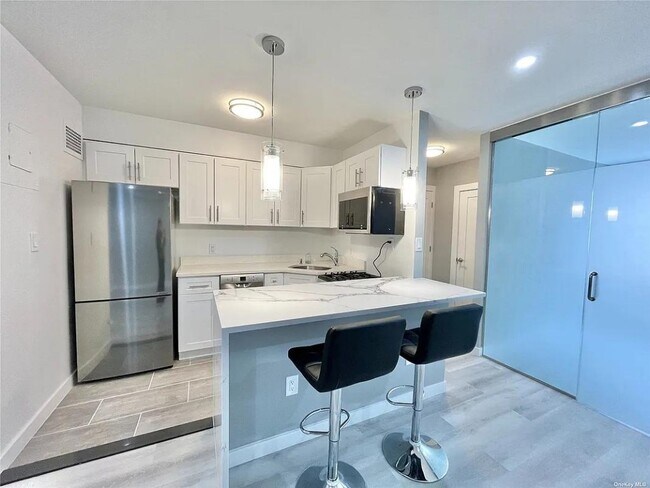 170 W 23rd St Unit 2Q