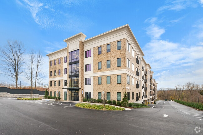 Building Photo - 5545 Park Ave Unit 221 Rental