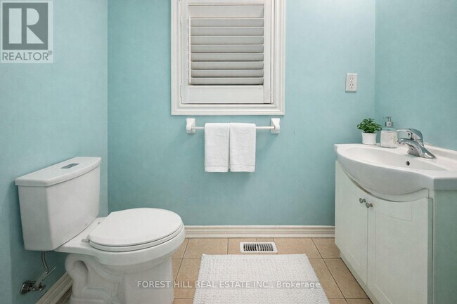 Photo - 38 Crystalview Crescent