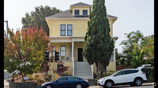 Building Photo - 401 1/2 Alameda St Rental