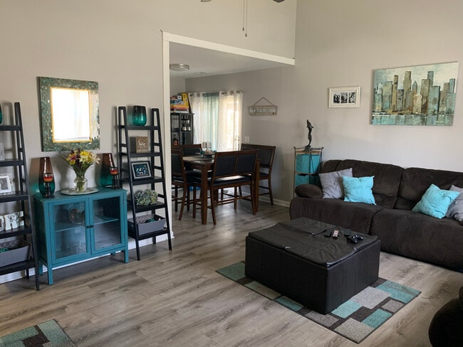 Photo - 550 Roosevelt Ave