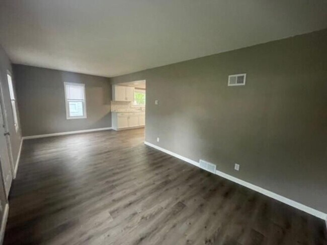 Photo - Beautiful 4 bedroom single family house