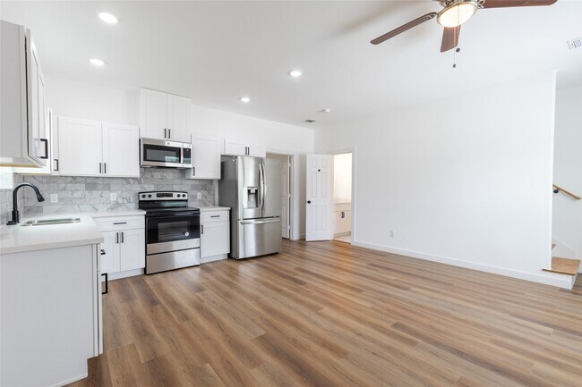 Photo - 8210 Sparta St