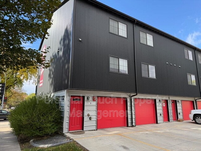 Building Photo - 808 7th Ave S Unit 5