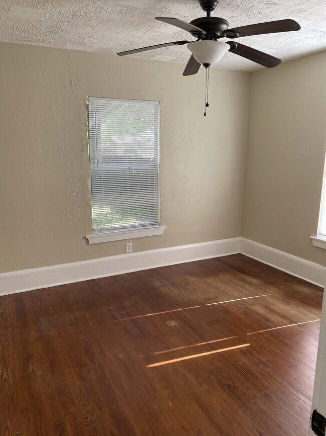 Photo - 902 W Church St