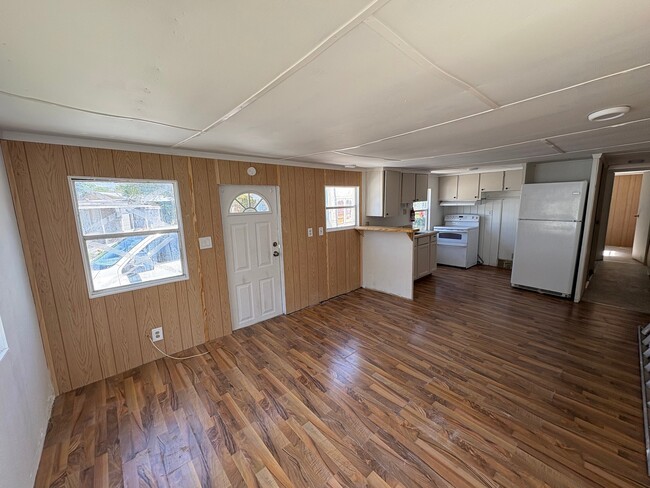 Photo - 767 Espanola Ave