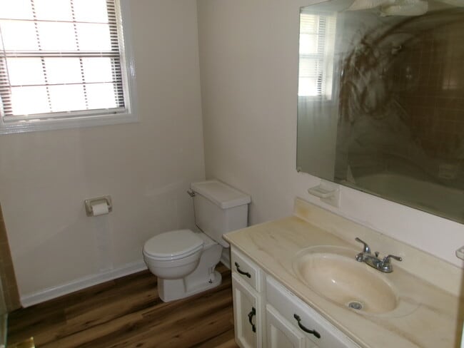 Photo - 3209 Timbermill Ave Unit B