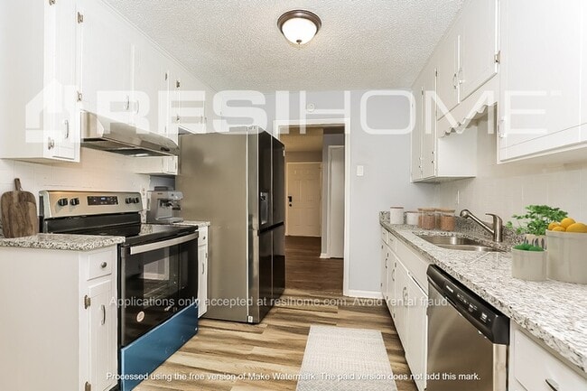 Photo - 548 Bragg Ave