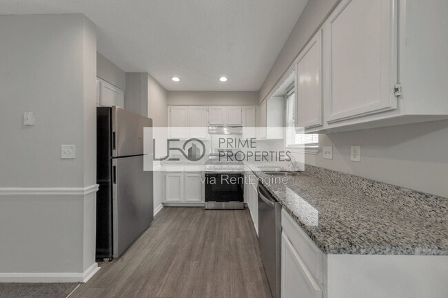 Photo - 1008 Huntington Trce SE