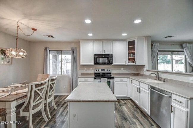 Photo - 10964 W Taft St