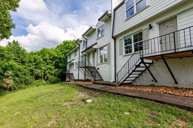 Photo - 400 Gallery Ln