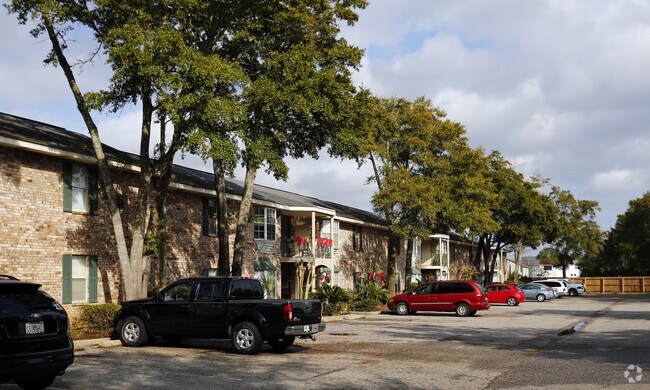 Millwood Apartments - Millwood Apartments