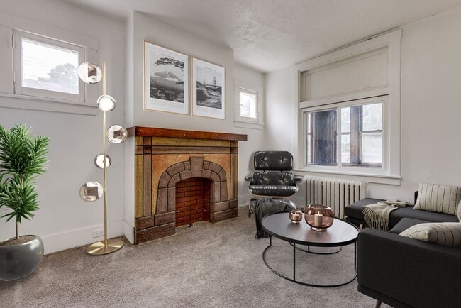 Building Photo - 2027 Eccles St