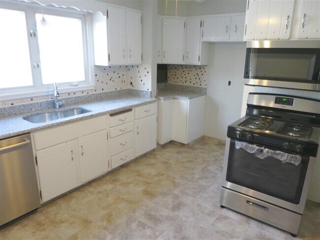 Photo - 38 Sterling St Apartments Unit 2