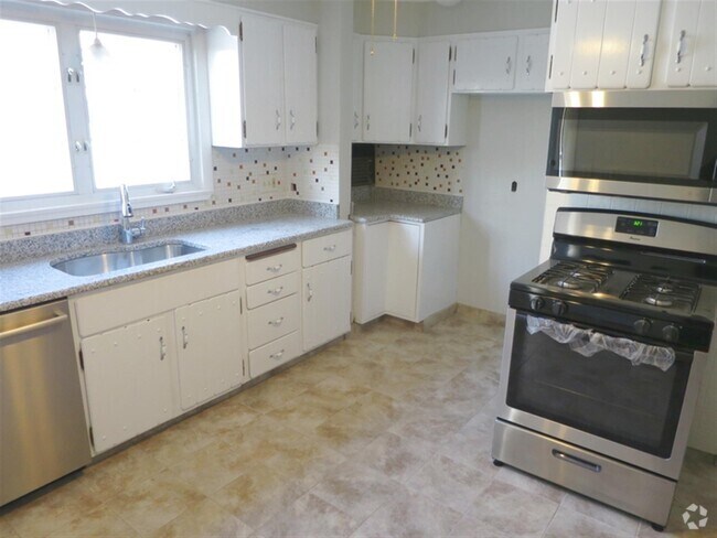 Building Photo - 38 Sterling St Unit 2 Rental