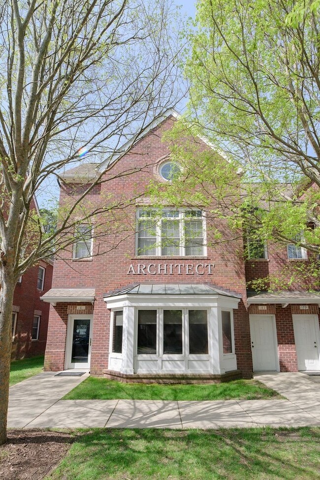 Photo - 183 Herman Melville Ave